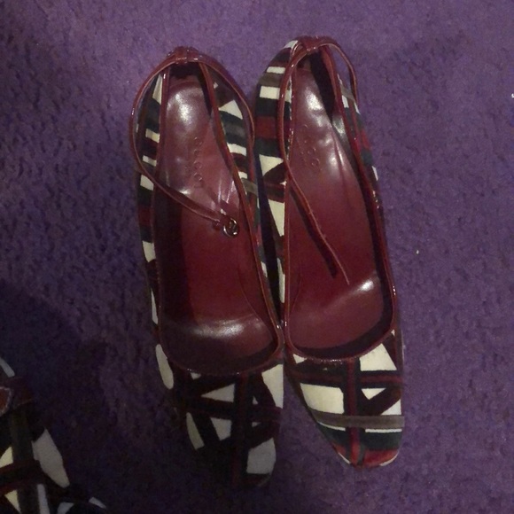 Selling Gucci bag with matching wedge shoes - Picture 5 of 8